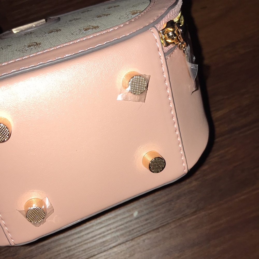 Arnold Palmer X Hello Kitty Alice Rabbit Bucket Crossbody Bag NEW - Picture 5 of 14